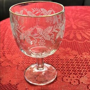 Elegant Clear Wine Glass with Gold Rim